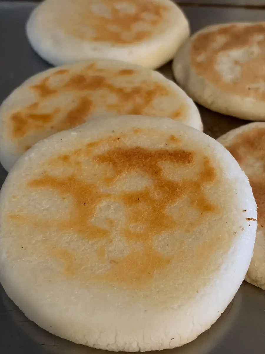 Arepas recién hechas a la plancha